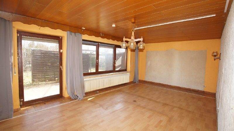 Einfamilienhaus Geiselhöring - 7 Zimmer, 177 m&sup2;, 225.000&euro; | Angebot:25428197