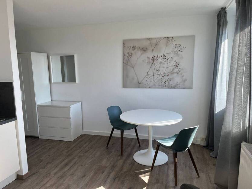 Business-Wohnen - Neu und sehr geschmackvoll möbliertes 1 Zimmer-Appartement im 7. OG mit Aufzug, Außenstellplatz oder TG-Stellplatz optional
