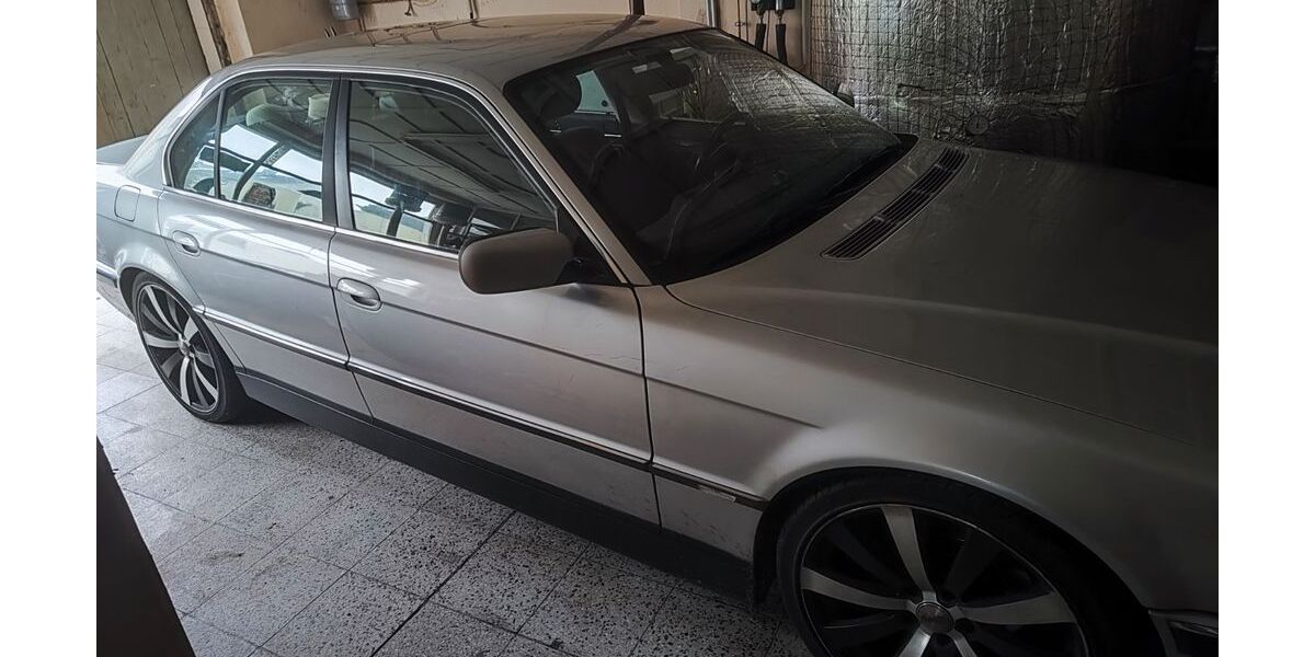 BMW 730 300.000 km 8.900 &euro; Reichenbach 02894
