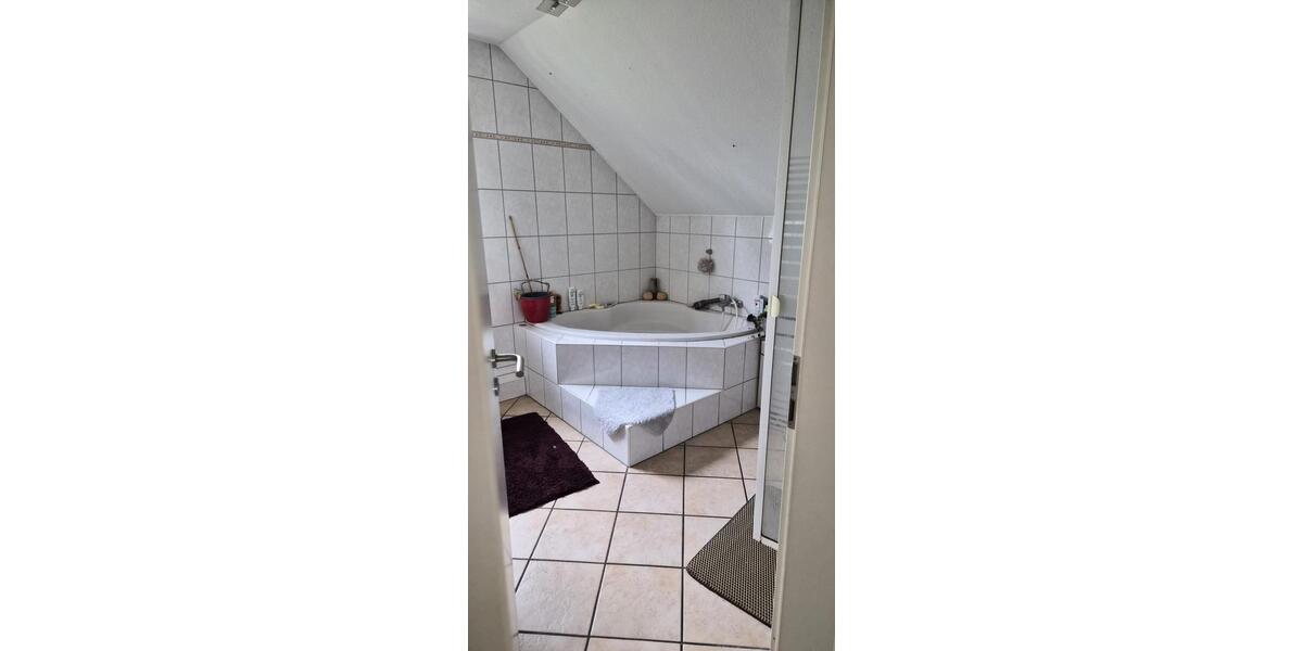 Dachgeschoßwohnung Hofheim am Taunus - 2 Zimmer, 73 m&sup2;, 1.050&euro; | Angebot:25512396