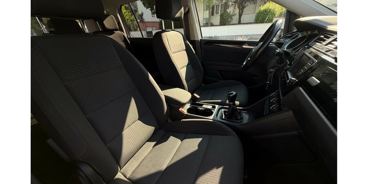 VW Touran Sound BMT/Start-Stopp Navi ACC 157.000 km 10.990 &euro; Neckarsulm 74172