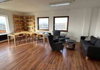 Helles Büro mit TG-Stellplätzen in Toplage – Endetage mit Weitblick