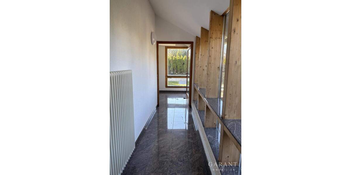 Modernes Wohnen -- ca. 230 qm auf einer Etage! 5 zimmer