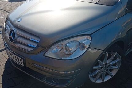 Mercedes-Benz B 200 302.000 km 2.750 &euro; Krefeld 47804
