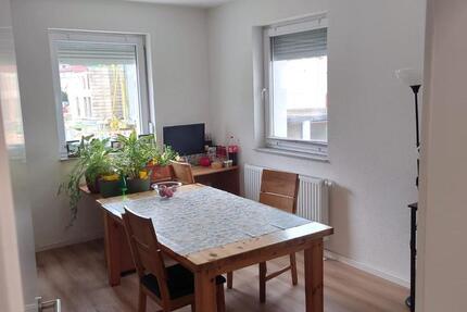 Helle und geräumige 2 Zi. Wohnung mit Balkon und Einzelgarage 2 zimmer