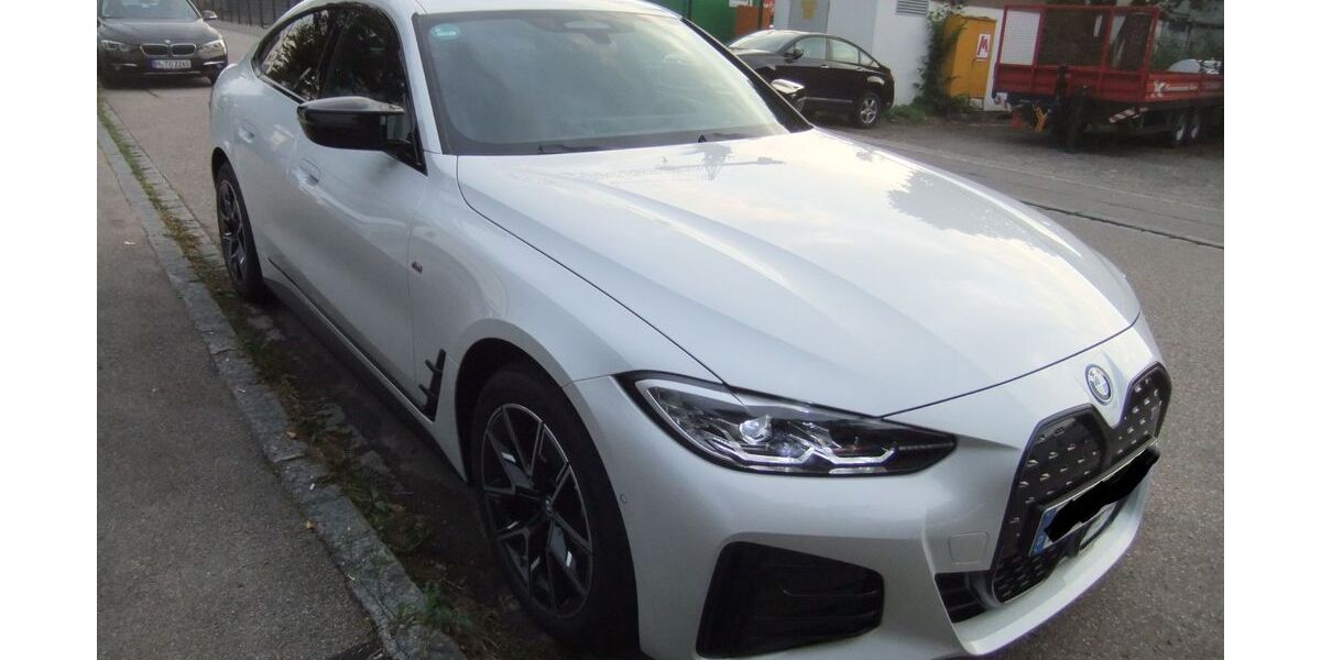 BMW i4 8.800 km 49.990 &euro; Hohenbrunn bei München 85662