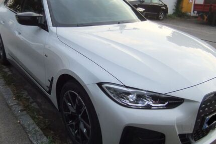 BMW i4 8.800 km 53.990 &euro; Hohenbrunn bei München 85662