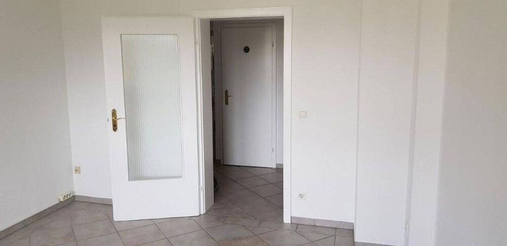 sofort Einzugsbereit, kpl. renovierte 3 Zimmerwohung im 1. OG, ohne Maklerkosten