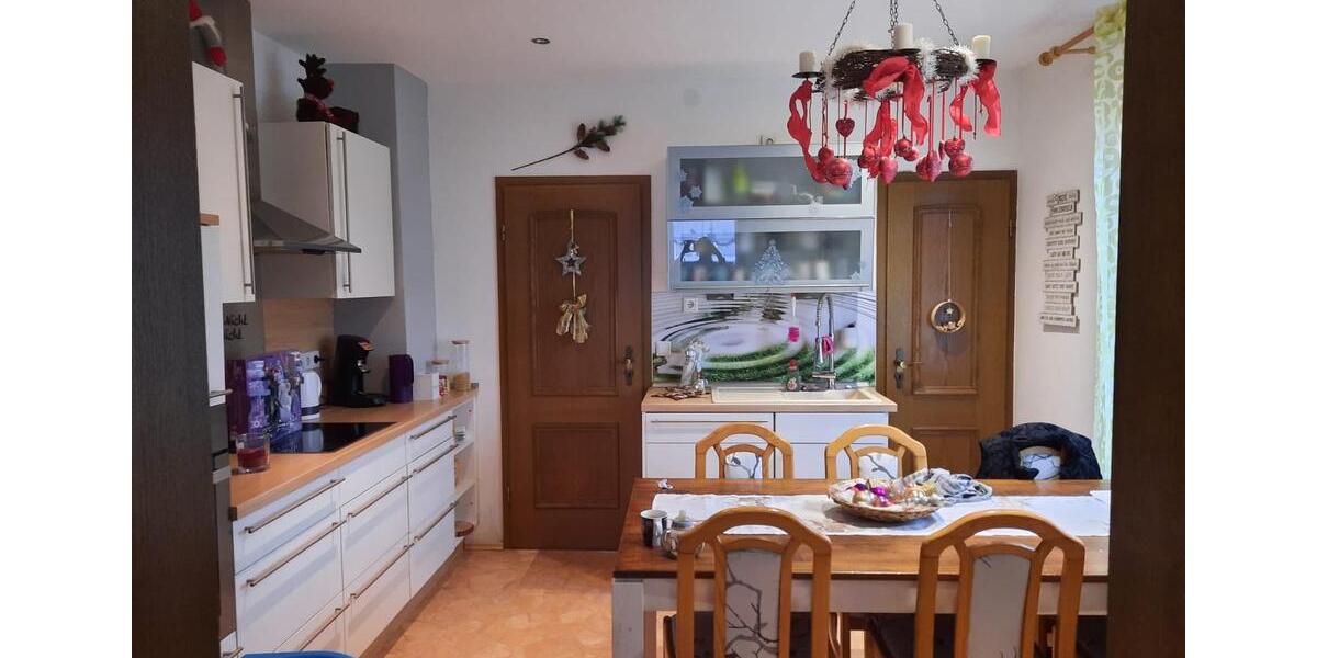 Erdgeschoßwohnung Bad Arolsen - 6 Zimmer, 140 m&sup2;, 1.600&euro; | Angebot:26648470