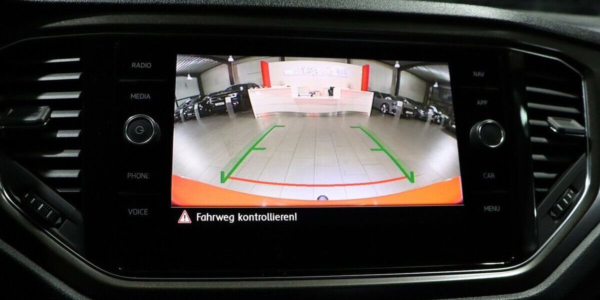 VW T-Roc 1.6 TDI STYLE / RED & BLACK / NAVI+KAMERA 100.000 km 15.577 &euro; Hamm 59077