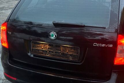 Skoda Octavia 293.500 km 3.400 &euro; Koßdorf 04895