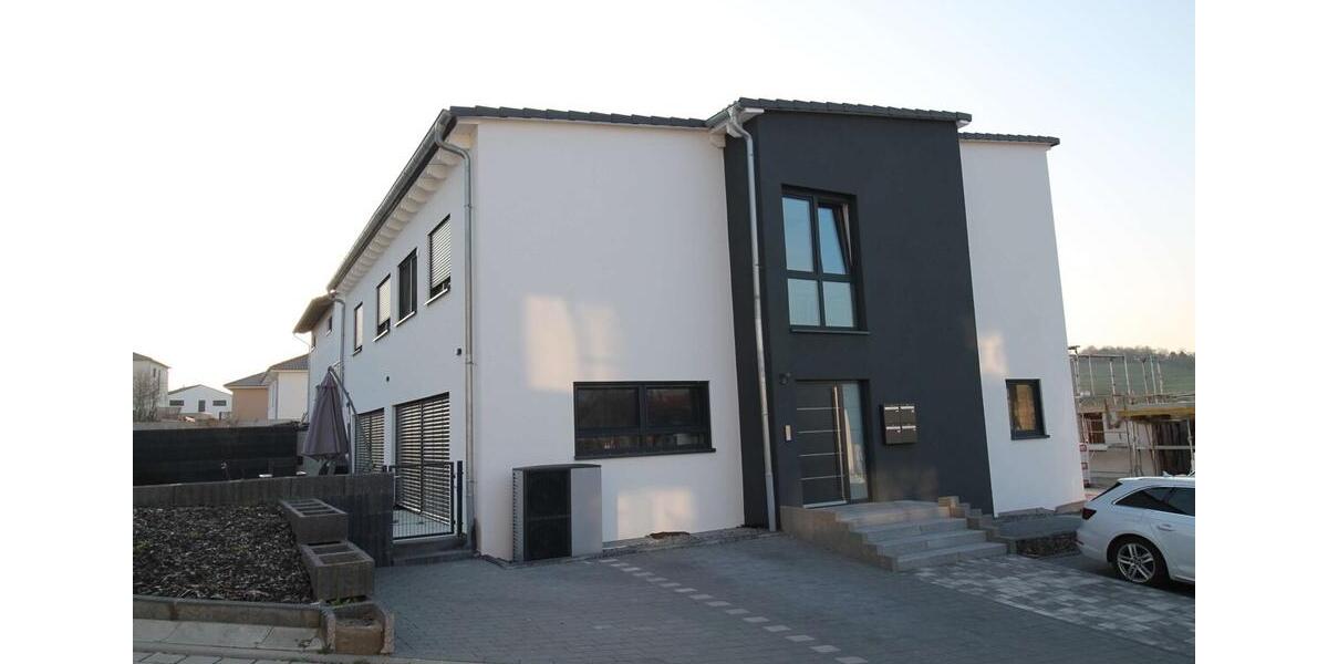 Dachgeschoßwohnung Pfaffenhofen - 3.5 Zimmer, 79 m&sup2;, 980&euro; | Angebot:26636060