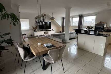 Wohnung zum Mieten in Frankfurt am Main 1.260 € 90 m²