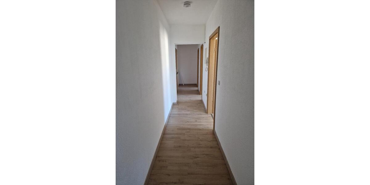 Etagenwohnung Lengenfeld - 3 Zimmer, 64 m&sup2;, 320&euro; | Angebot:26424136