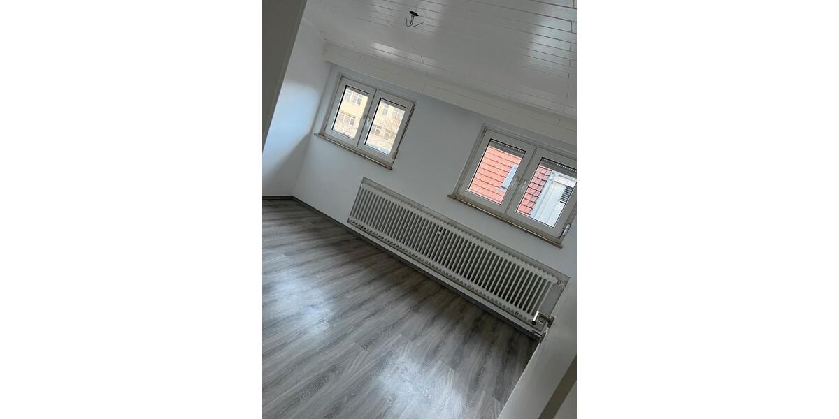 Dachgeschoßwohnung Mühlacker - 3 Zimmer, 90 m&sup2;, 1.200&euro; | Angebot:26612905