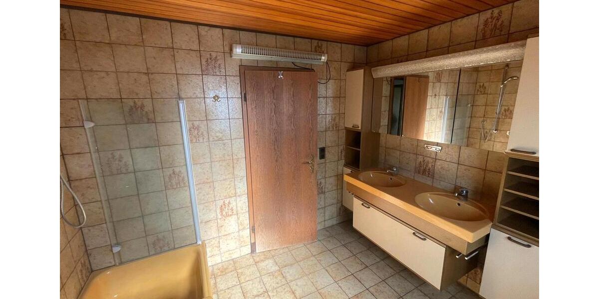 Erdgeschoßwohnung Weikersheim - 5 Zimmer, 150 m&sup2;, 1.125&euro; | Angebot:25169008