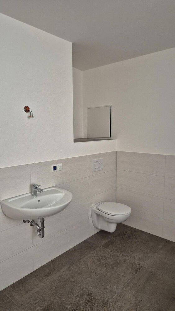 Großzügig geschnittene neue 3-Zimmer-Wohnung 73m² - gehobener Standard, zentral & ruhig