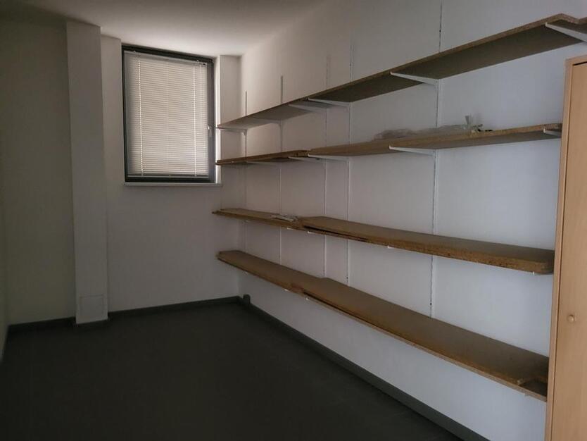 Attraktive Gewerbemieteinheit in Neustrelitz, Strelitzer Straße zimmer