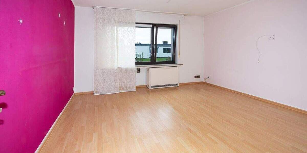 Winkelbungalow mit Einlieger, Doppelgarage, Photovoltaik und schönem Garten 6 zimmer