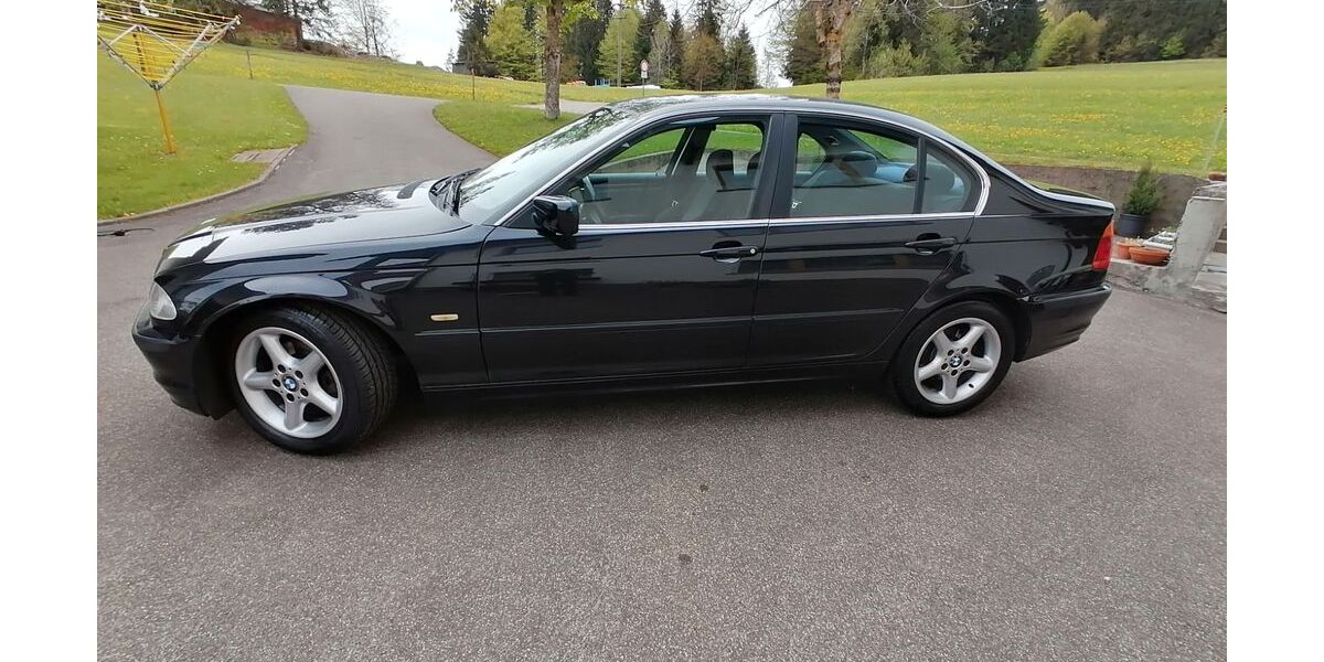 BMW 323 411.000 km 2.650 &euro; Görwihl 79733