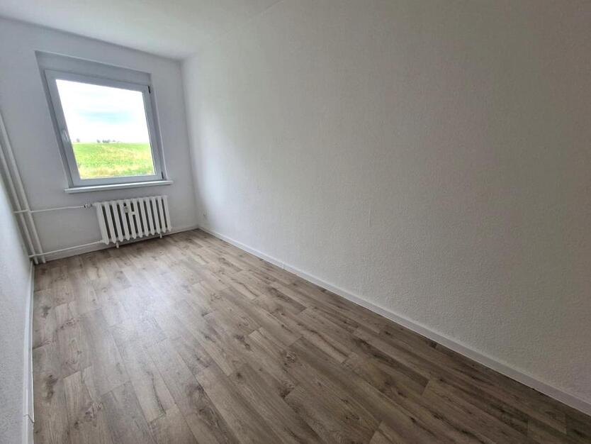 4-Zimmer-Wohnung im 2. Obergeschoss nach Renovierung zu vermieten zimmer