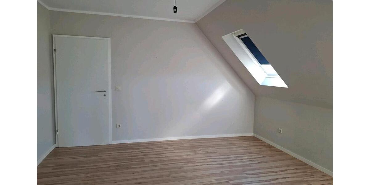 Dachgeschoßwohnung Lindern (Oldenburg) - 1 Zimmer, 92 m&sup2;, 600&euro; | Angebot:25362136