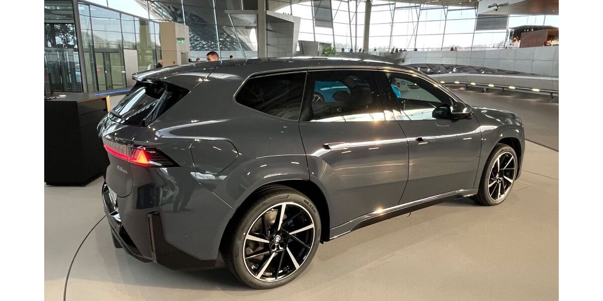 BMW iX3 13.000 km 75.100 &euro; München 81829