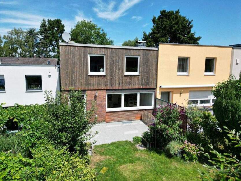 Am Fuße des Fernsehturms: Reihenmittelhaus mit schönem Garten 7 zimmer