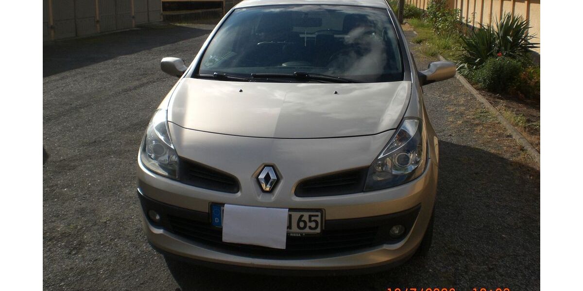 Renault Clio 97.040 km 3.950 &euro; Riesa 01589