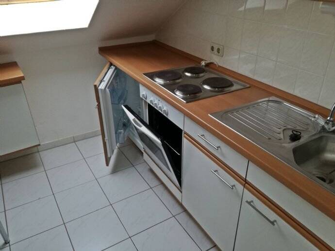 Ideal für Single++kleine, gemütliche 2-Zimmer-Wohnung++unterm Dach 2 zimmer