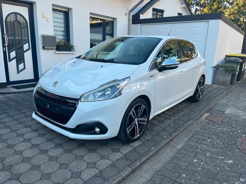 Peugeot 208 71.672 km 11.990 € Paderborn 33100
