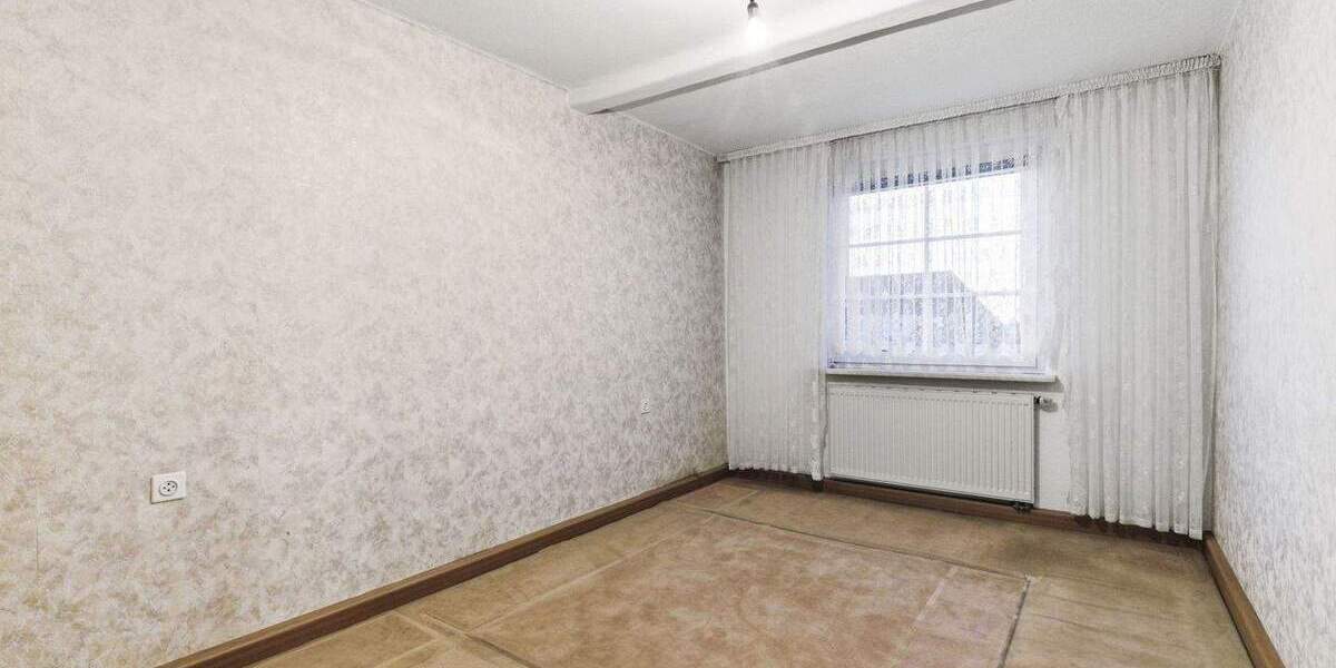 Etagenwohnung Gröditz - 3 Zimmer, 60 m&sup2;, 39.900&euro; | Angebot:25387315