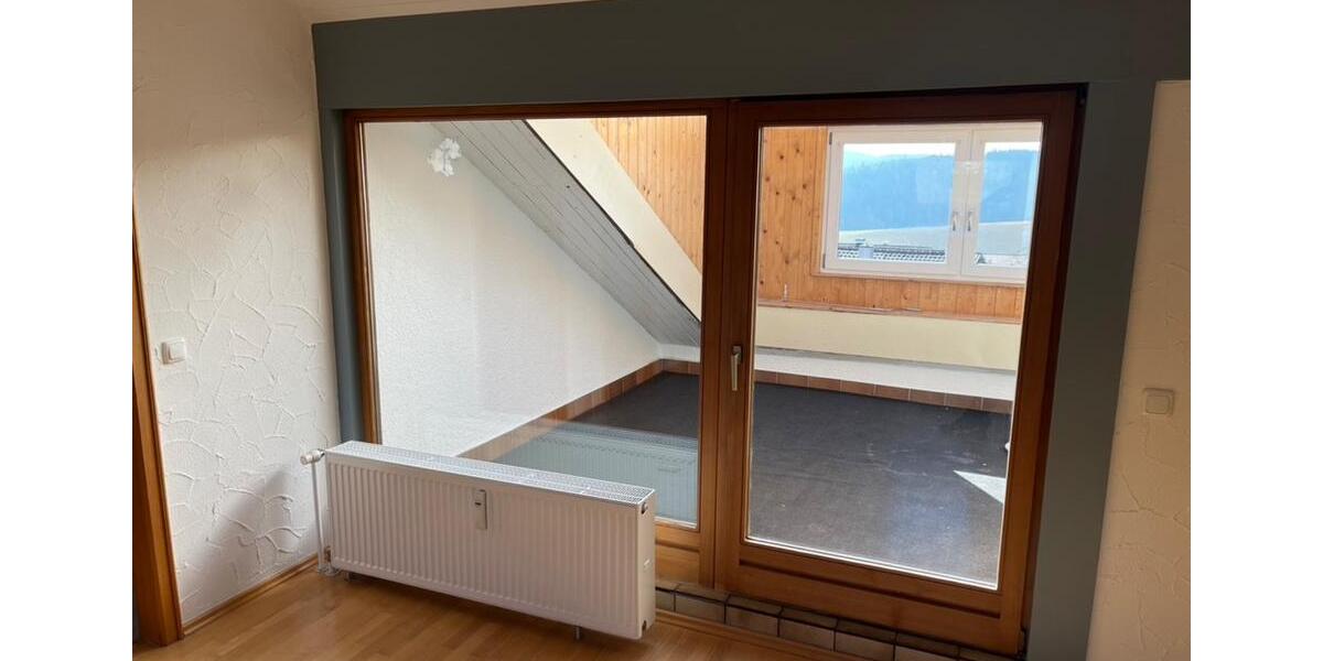Dachgeschoßwohnung Böbrach - 3 Zimmer, 96 m&sup2;, 440&euro; | Angebot:25103212