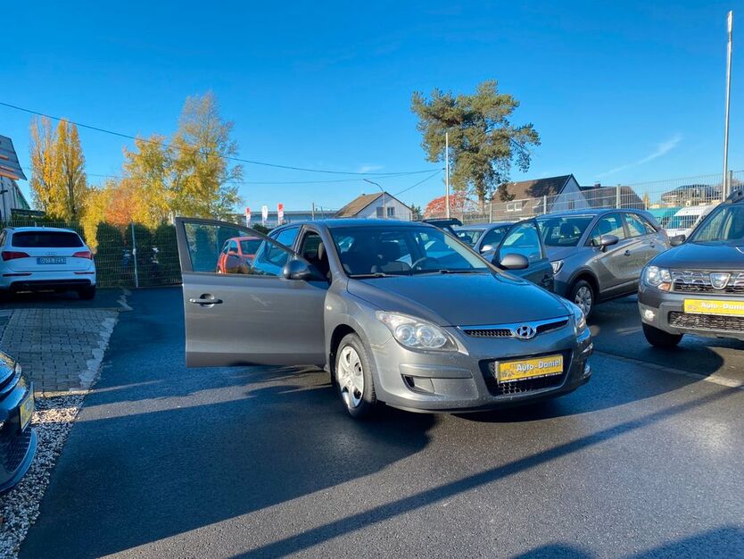 Hyundai i30 160.000 km 2.200 € Bonn 53227