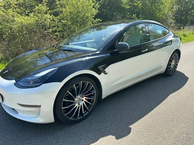 Tesla Model 3 136.882 km 26.775 &euro; lübeck 23558