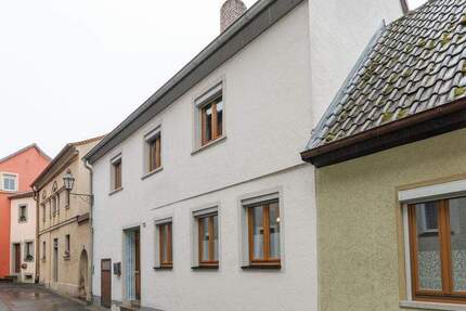 Haus Volkach - 4 Zimmer, 79 m&sup2;, 240.000&euro; | Angebot:25399644