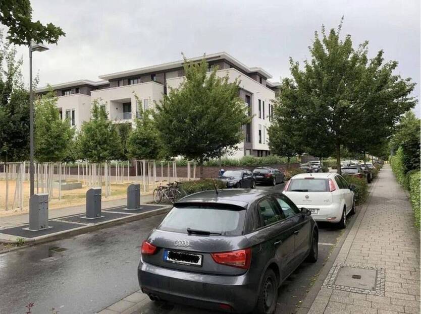 Geschmackvolle 4-Raum-Wohnung mit gehobener Innenausstattung mit Balkon und EBK in Frankfurt am Main
