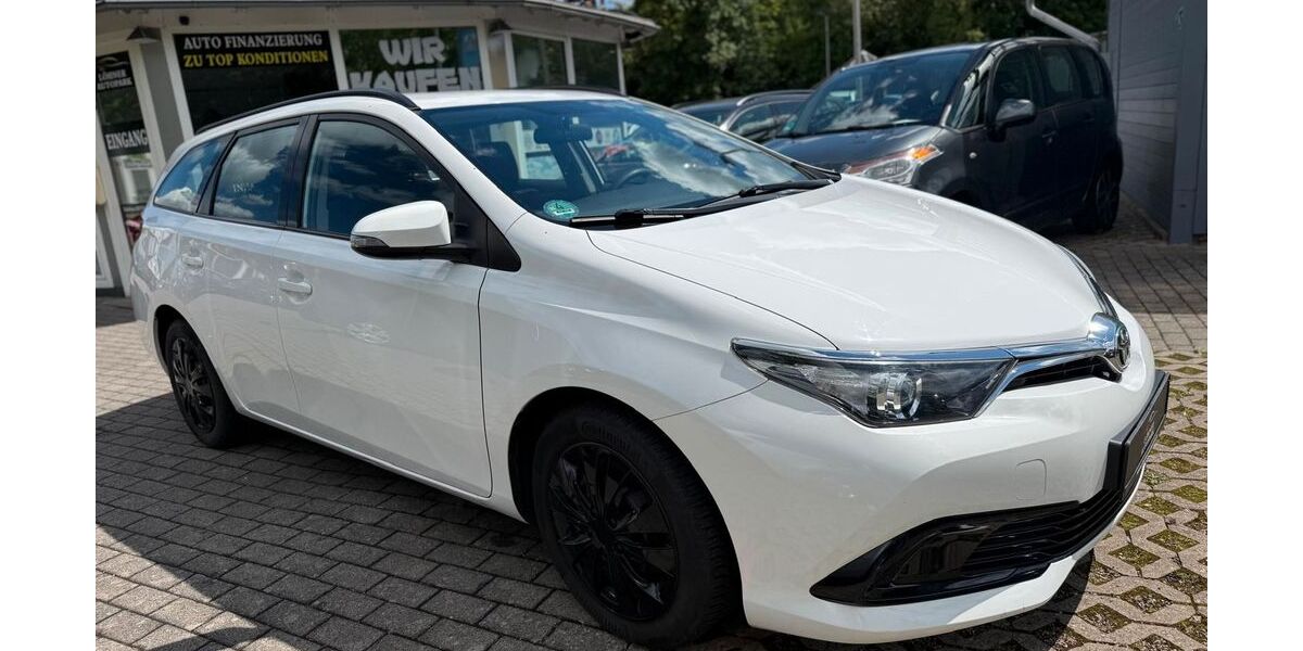 Toyota Auris 139.298 km 8.950 &euro; Löhne 32584