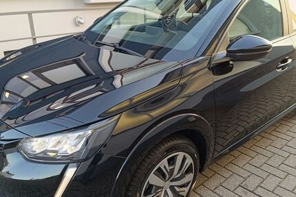 Peugeot 208 11.450 km 17.990 &euro; Hachenburg 57627