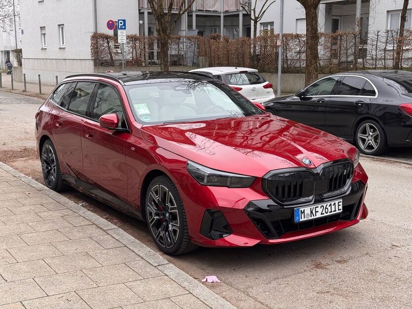 BMW i5 25.000 km 62.000 € München 80637