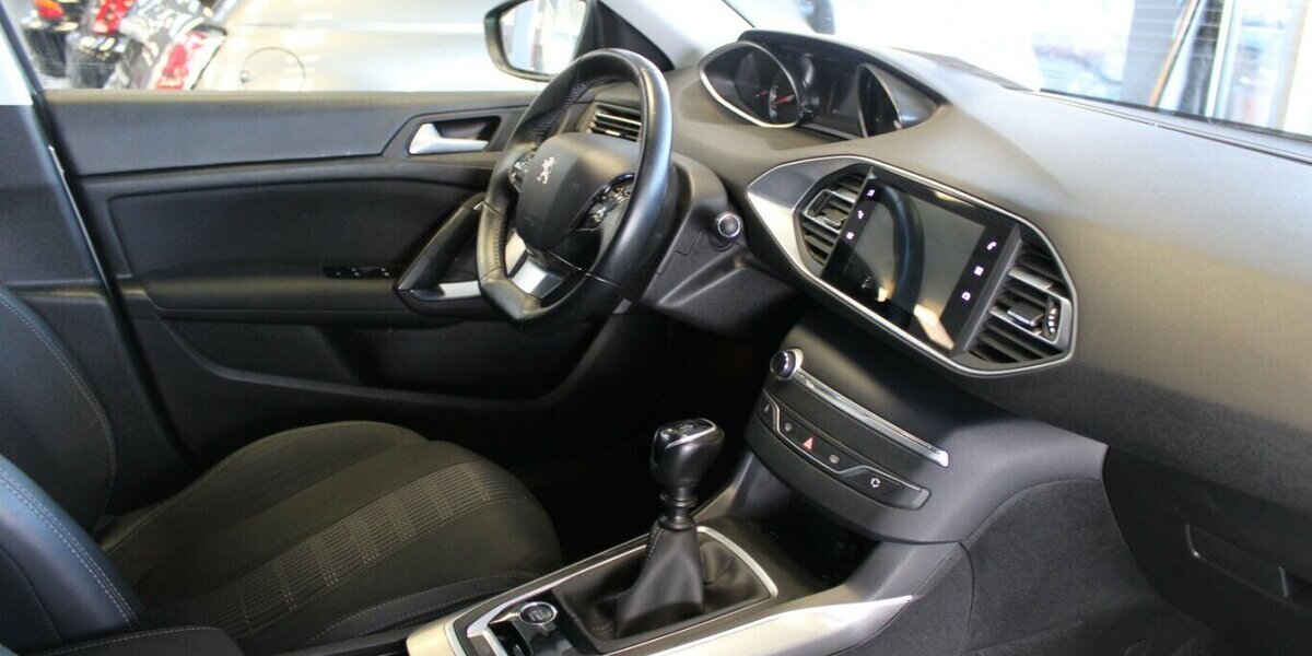 Peugeot 308 BlueHDi FAP 130 Allure Pack 57.711 km 13.980 &euro; Euskirchen 53881
