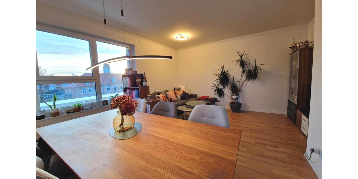 3-Zi. Wohnung mit großer Dachterrasse, Einbauküche, 2 TG-Stellplätzen 3 zimmer