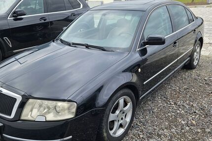 Skoda Superb 283.000 km 2.200 &euro; Waldbronn 76337