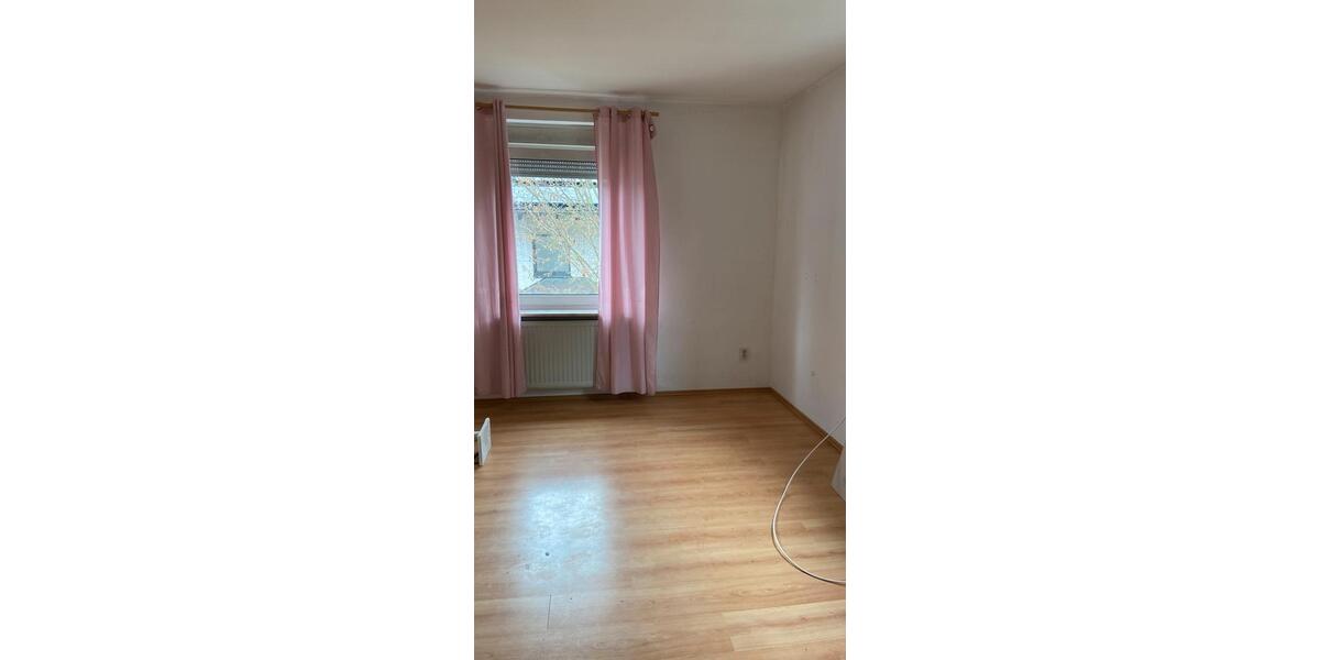Villa Adenau - 7 Zimmer, 150 m&sup2;, 1.000&euro; | Angebot:26042213