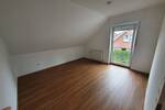 Moderne helle 3-Zimmer-Dachgeschoßwohnung mit Balkon, Garage und Einbauküche