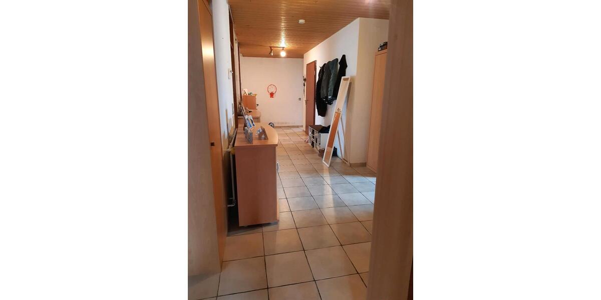 Dachgeschoßwohnung Walddorfhäslach - 5 Zimmer, 125 m&sup2;, 1.160&euro; | Angebot:25615150