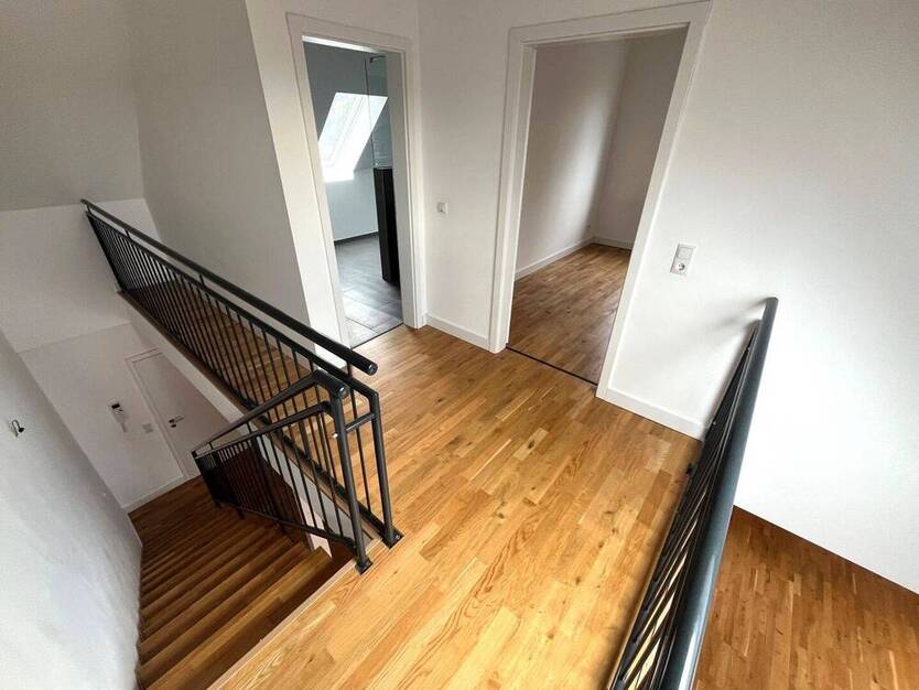 SCHICK und SUPER ZENRAL im ACHIMER BAUERNVIERTEL Hochwertige, schöne 3 Zimmer-Maisonette-Wohnung Baujahr 2022 mit großem Balkon und Garagenplatz