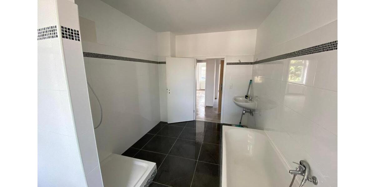 Etagenwohnung Zwickau - 4 Zimmer, 95 m&sup2;, 675&euro; | Angebot:25052648