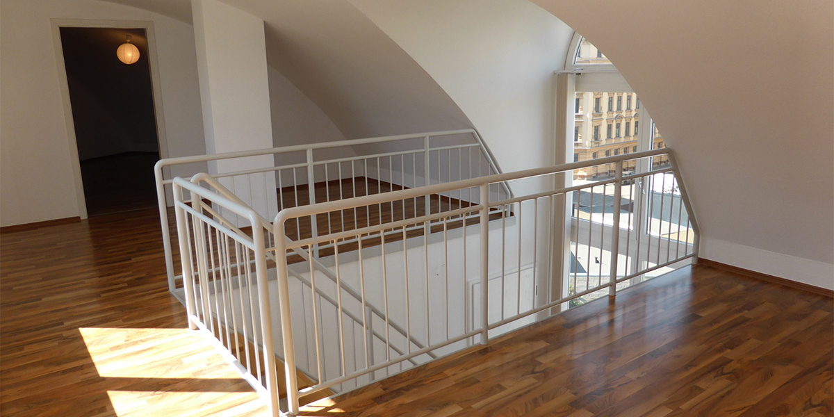 MAISONETTE IM DACHGESCHOSS + 2,5 RAUM VERMIETET + 2 TIEFGARAGENPLÄTZE - Maisonettenwohnung Leipzig Zentrum-Ost | Angebot:26942692