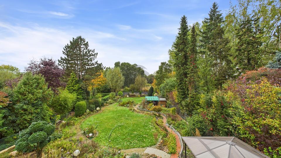 Exklusive Villa in Toplage von Grasdorf – 10 Zimmer, traumhafter Feldblick & Wellnessbereich mit Pool 10 zimmer